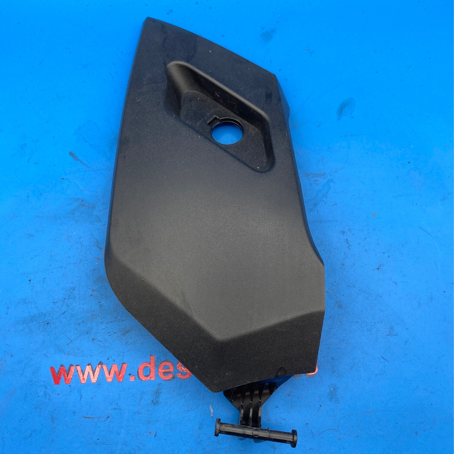 Tapa delantera izquierda (contraescudo) RIYA T9 125 2018