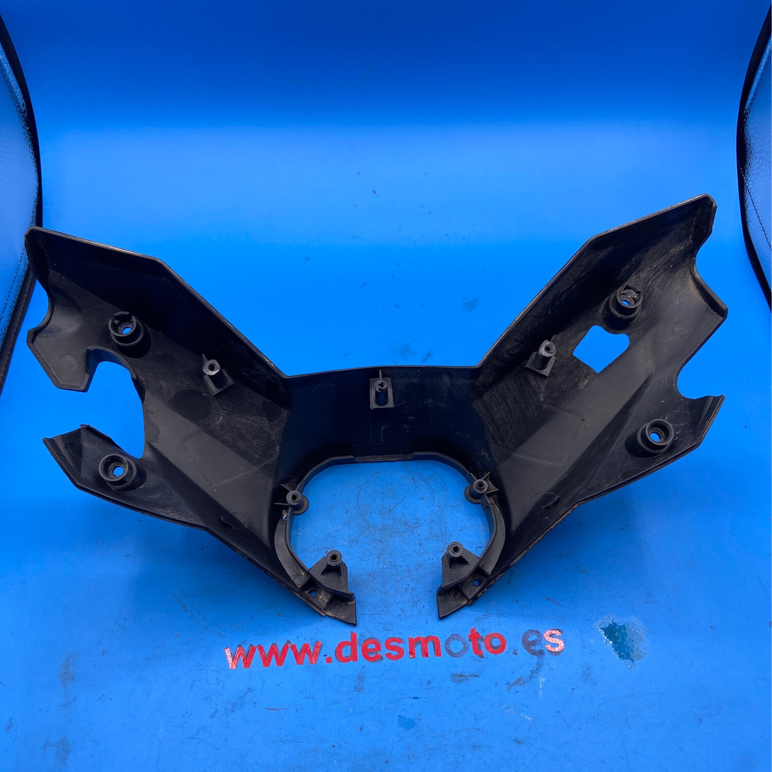 Tapa manillar inferior RIYA T9 125 2018