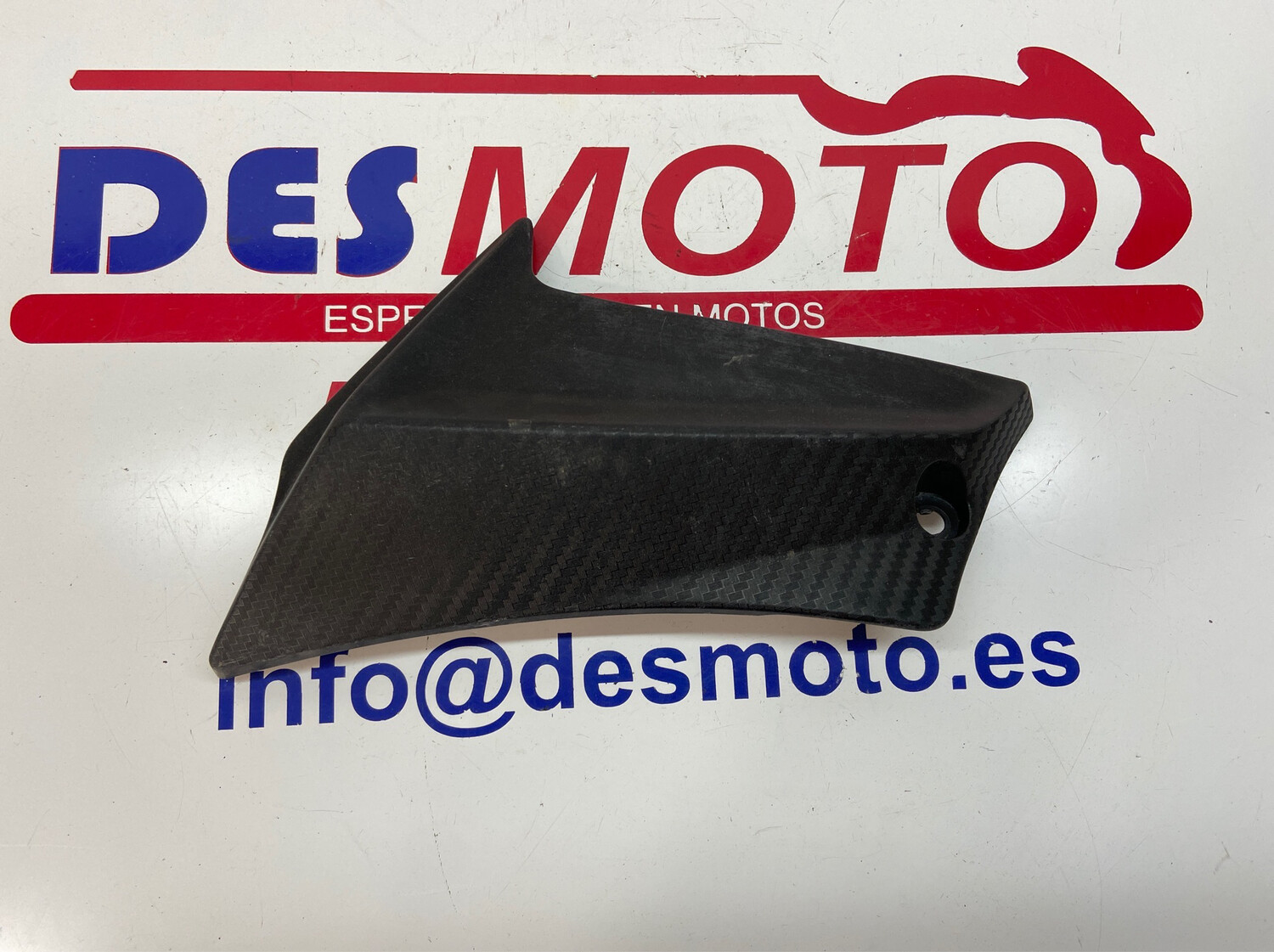 Tapa lateral izquierda SUZUKI GSX-R 600 2011-2015