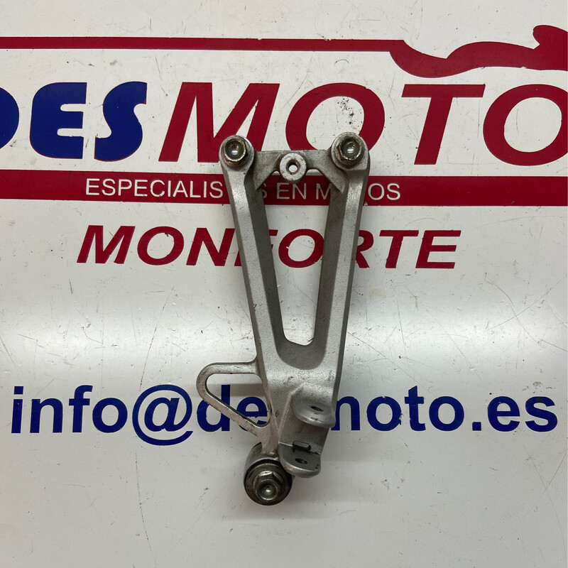 Estribera trasera derecha HONDA CBR 600F 2002
