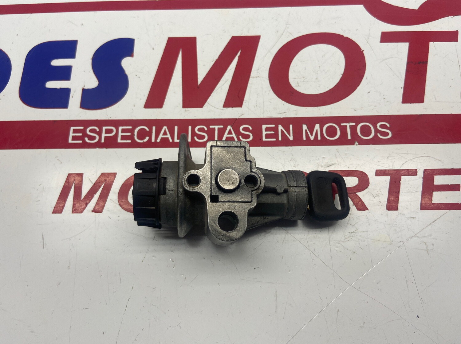 Bombín contacto con llave PEUGEOT VIVACITY 50