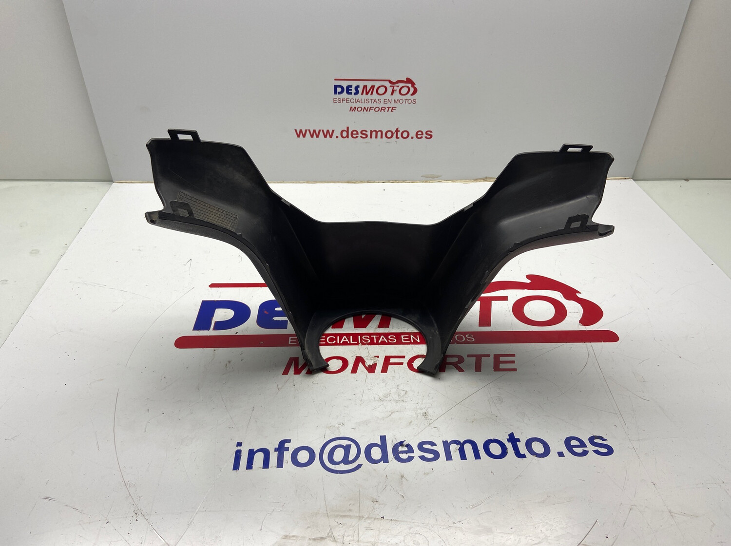 Tapa manillar inferior SUZUKI BURGMAN 125/200 2007-2010