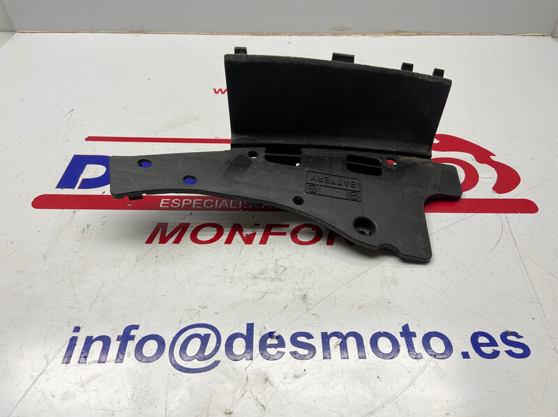 Tapa batería SUZUKI BURGMAN 125/200 2007-2010