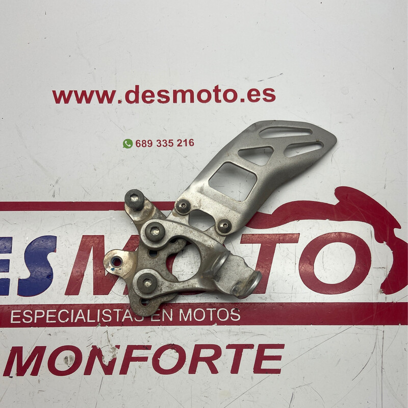 Soporte estribera delantera izquierda SUZUKI GSX-R 600 2011-2015