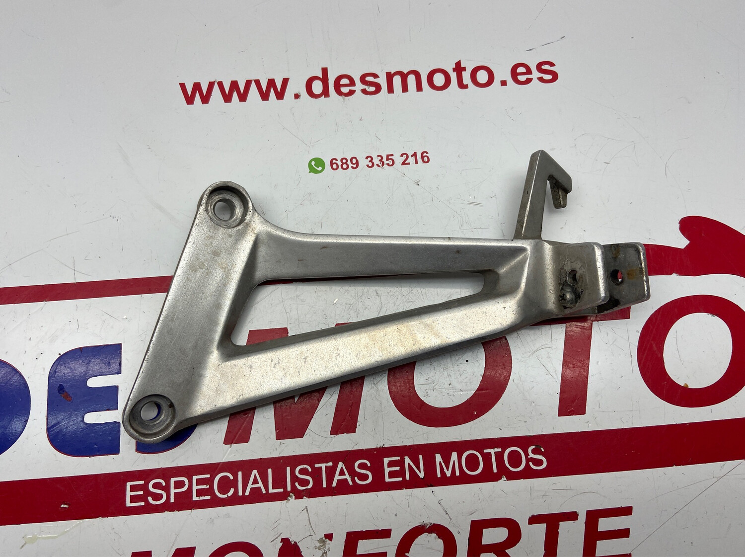 Estribera trasera izquierda HONDA CBR 125R 2005