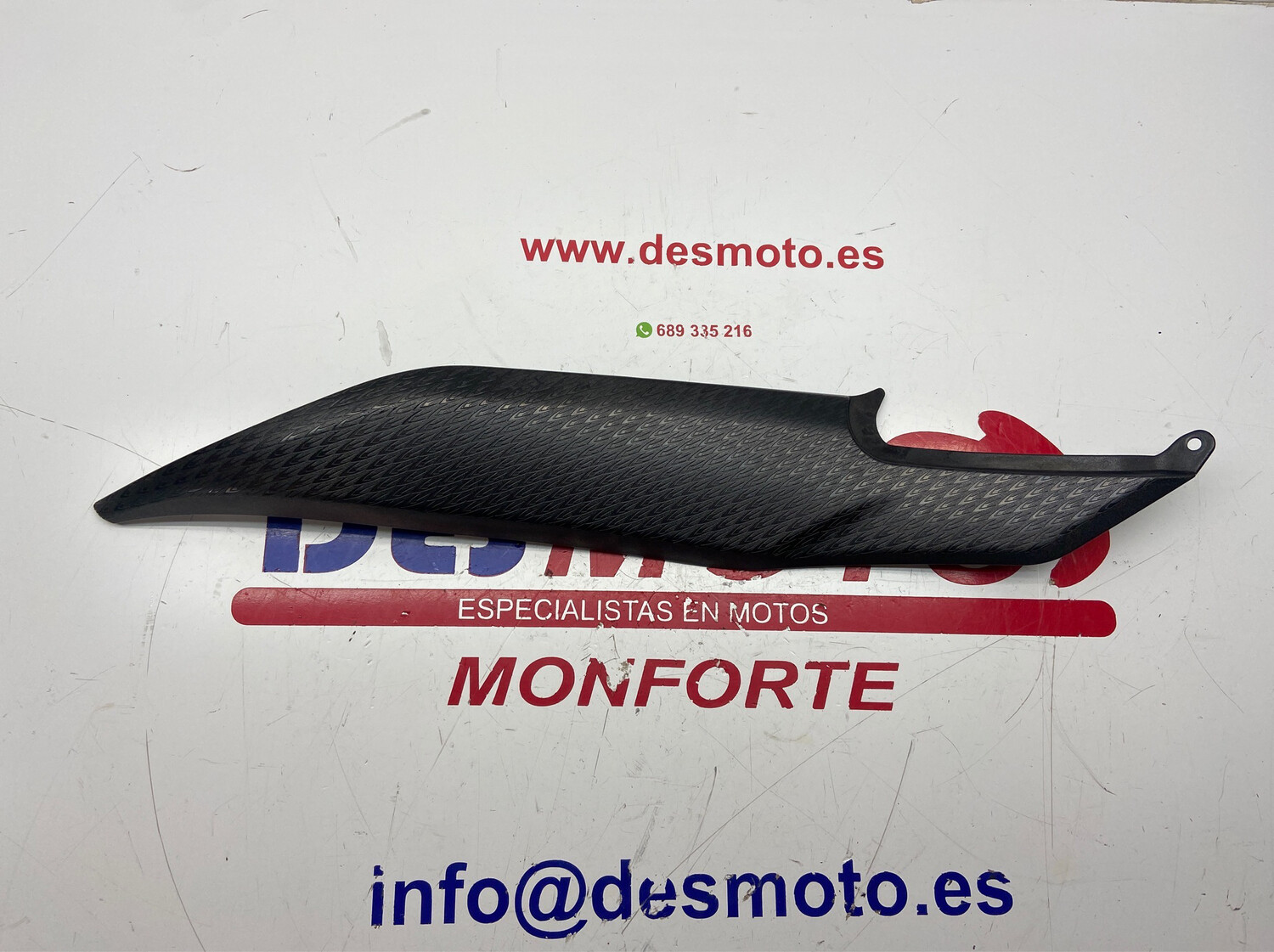 Tapa lateral izquierda depósito KAWASAKI ER6N 2009-2011