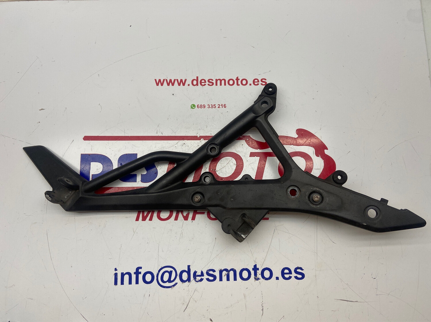 Soporte estriberas derecho KAWASAKI ER6N 2009-2011