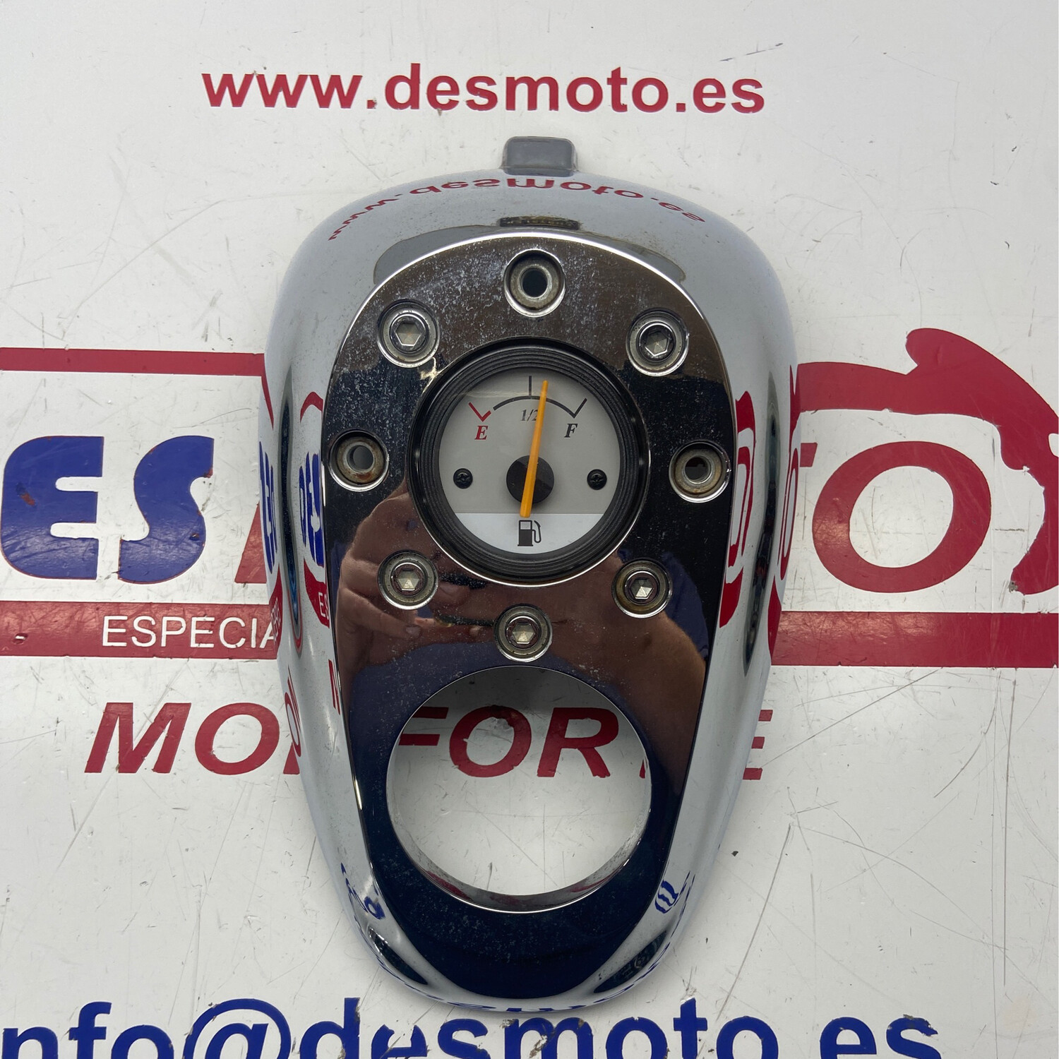 Embellecedor depósito gasolina DAELIM DAYSTAR 125