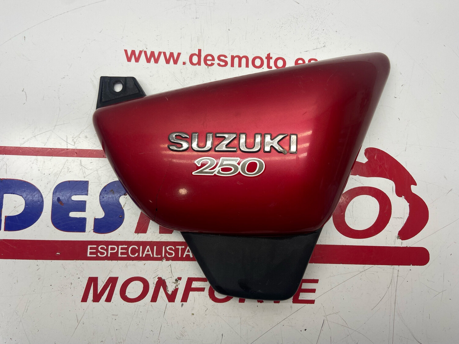 Tapa derecha 3 SUZUKI MARAUDER 250 (ver imágenes)