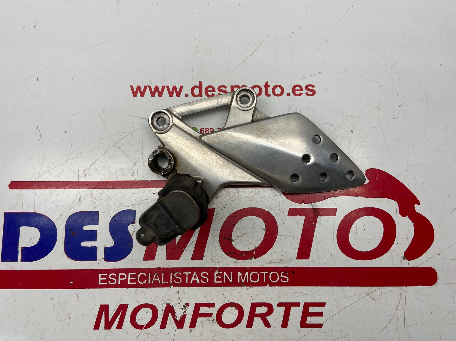 Estribera delantera izquierda HONDA CBR 125R 2005