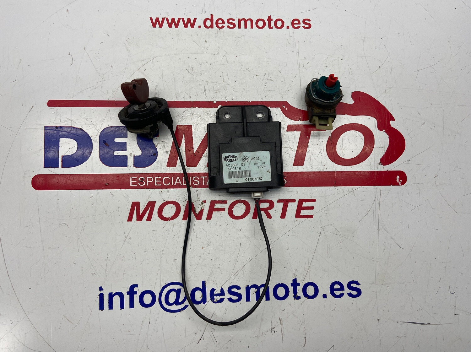 Conjunto de cerraduras con llave PIAGGIO X8 125