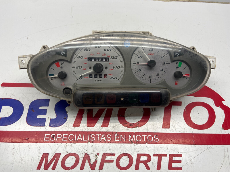 Cuadro cuentakilometros PIAGGIO X8 (93.587km)