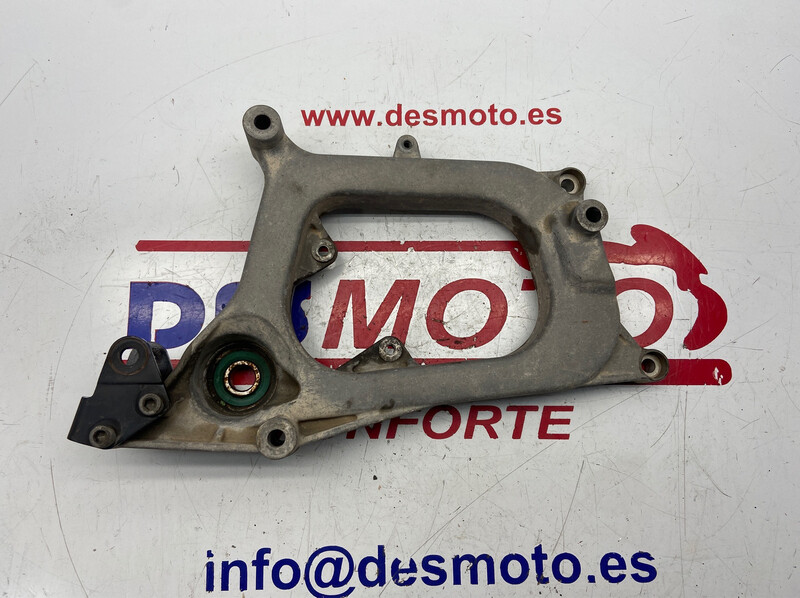 Soporte tubo de escape PIAGGIO X8 125