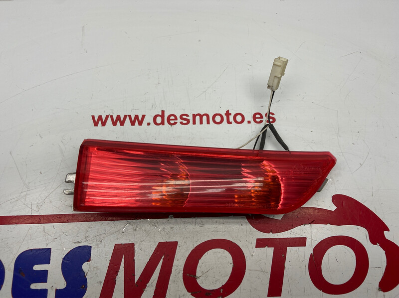 Intermitente trasero derecho PIAGGIO X8