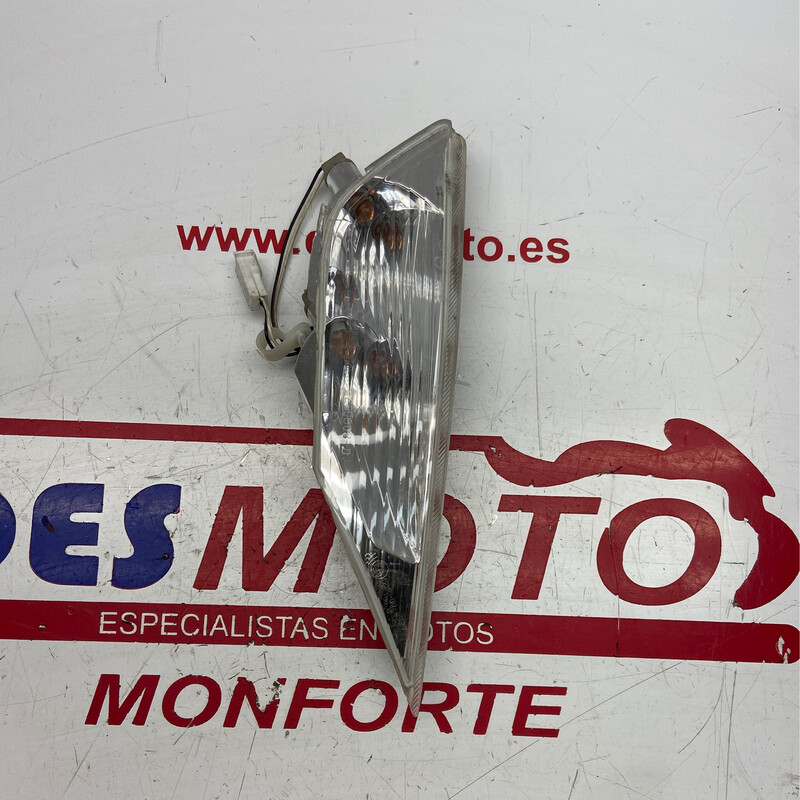 Intermitente delantero derecho PIAGGIO X8