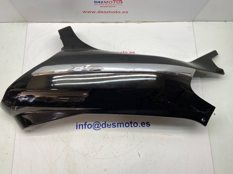 Lateral trasero derecho PIAGGIO X8