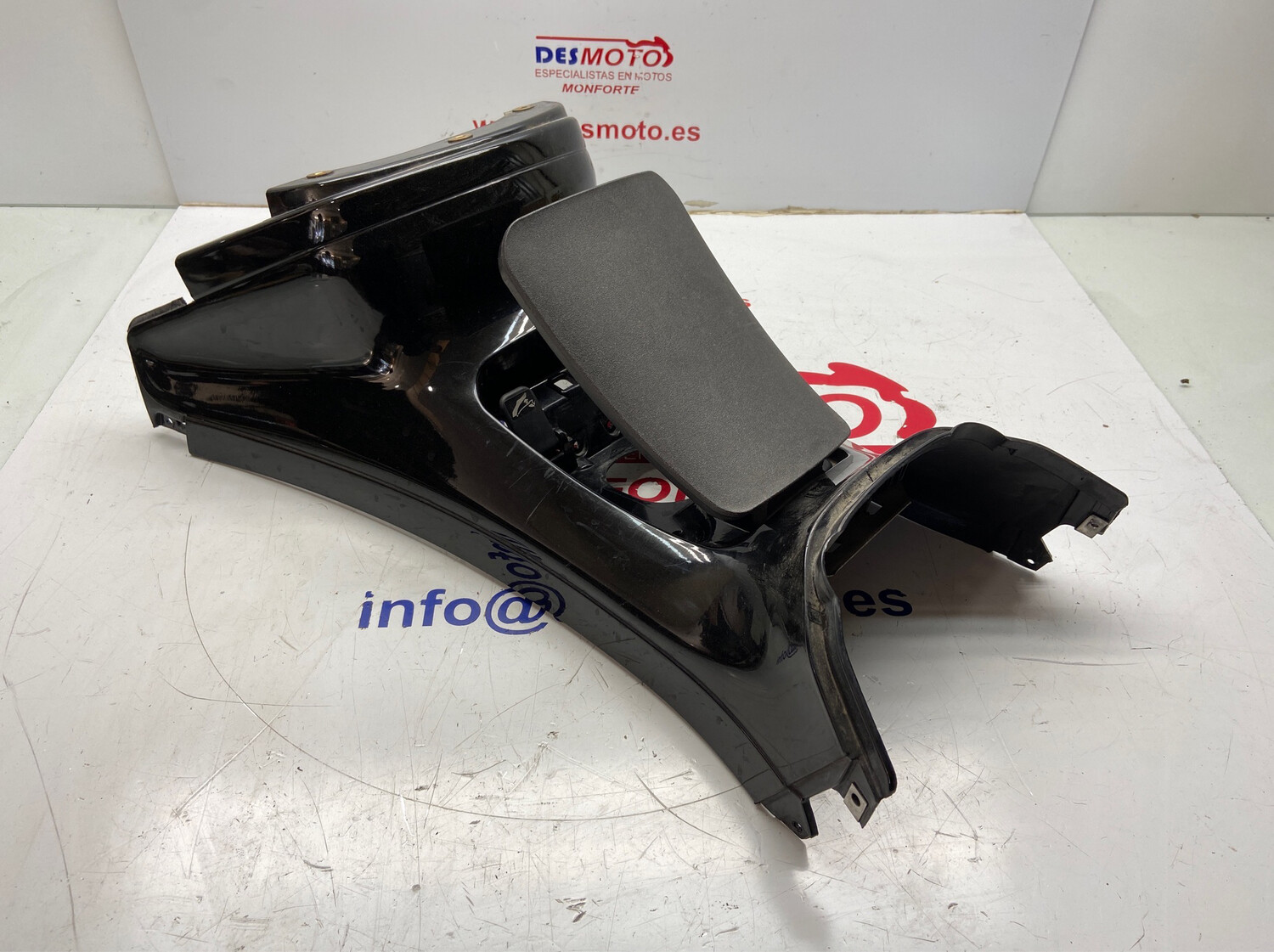 Tapa central deposito PIAGGIO X8