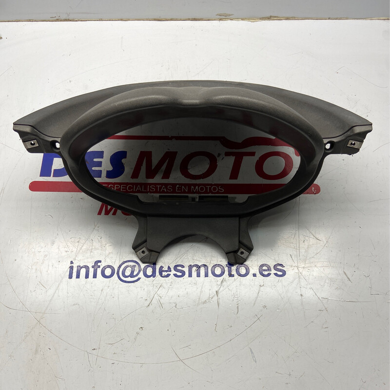 Tapa cuentakilometros PIAGGIO X8