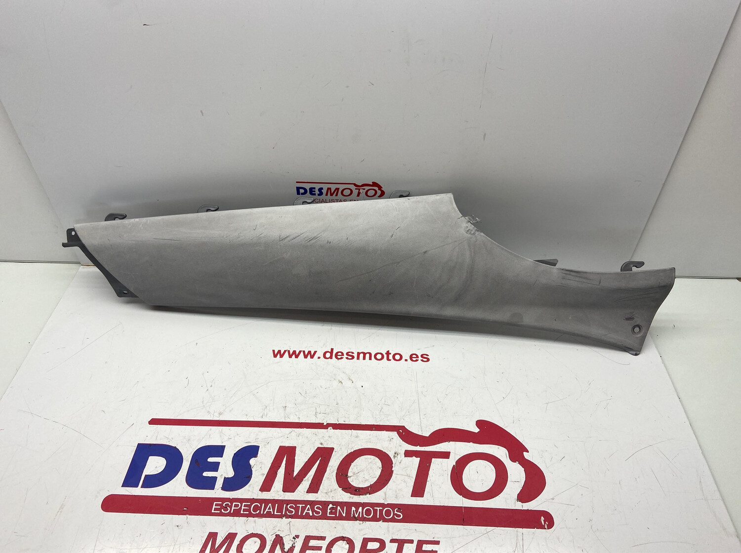 Moldura trasera derecha PIAGGIO X9