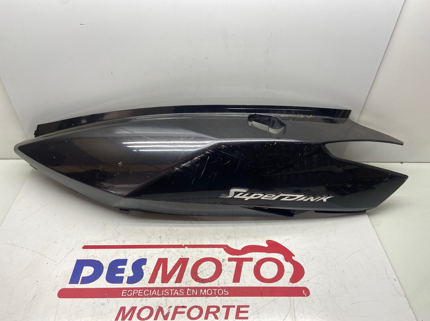 Lateral trasero izquierdo KYMCO SUPERDINK 125 2009-2015
