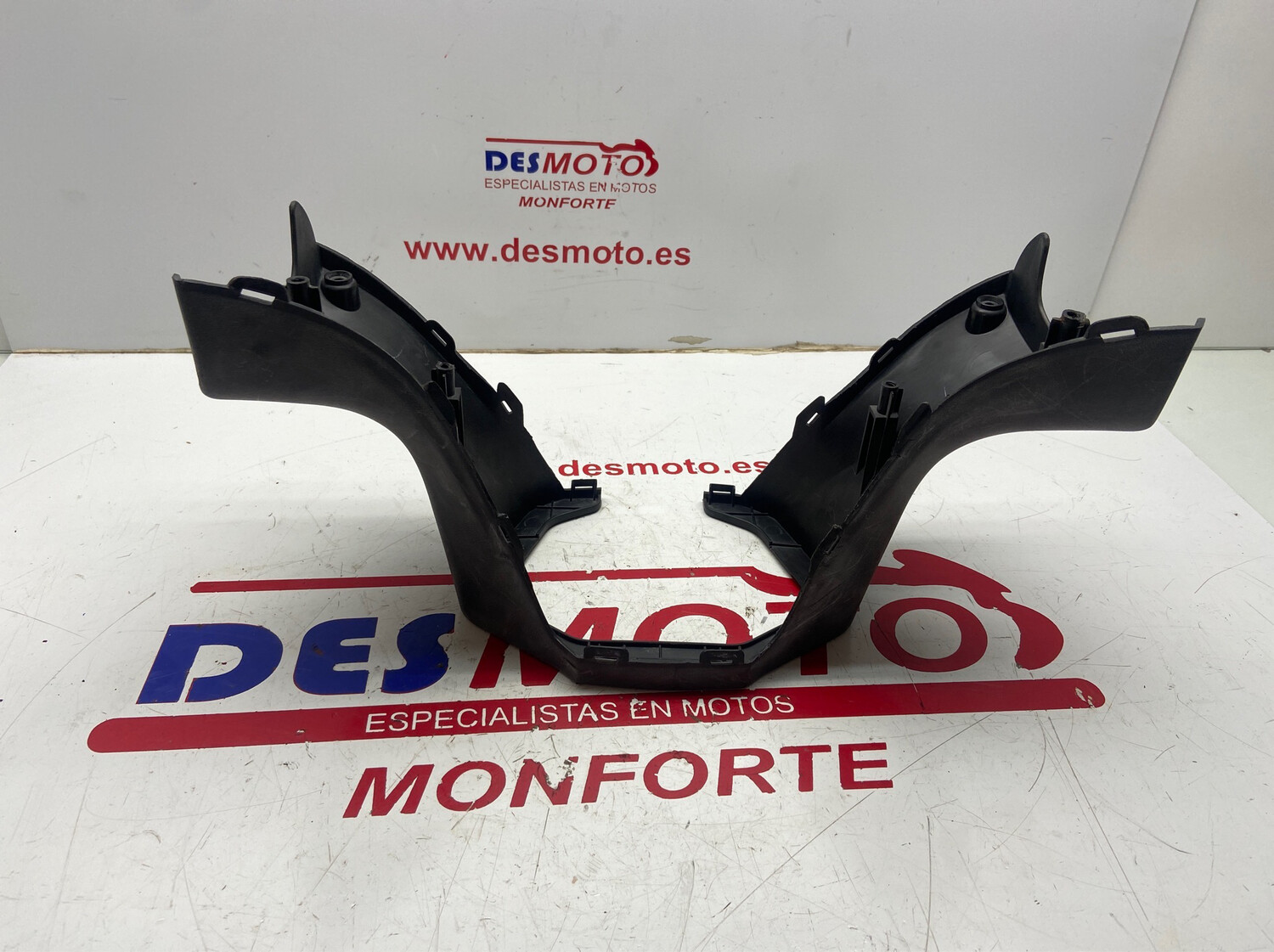 Tapa manillar inferior KYMCO SUPERDINK 125 2009-2015
