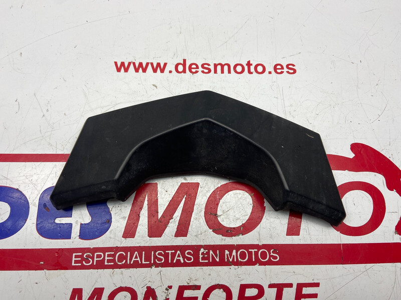 Tapa bajo piloto trasero KYMCO SUPERDINK 125 2009-2015