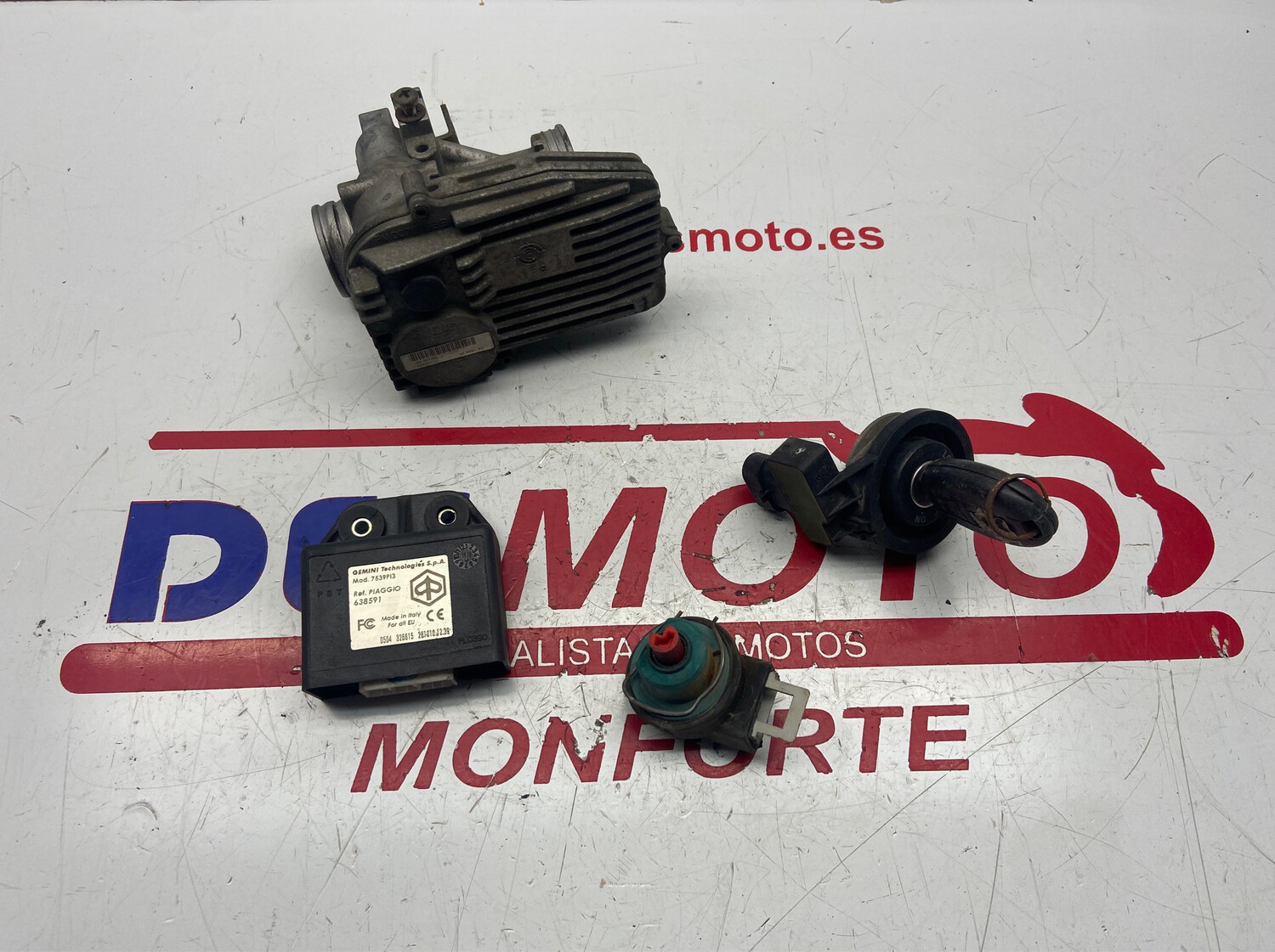 Conjunto de llaves con centralita PIAGGIO X8 250 INYECCION