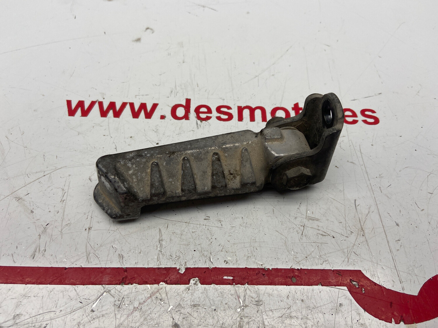 Posapie trasero derecho PEUGEOT LUDIX 50