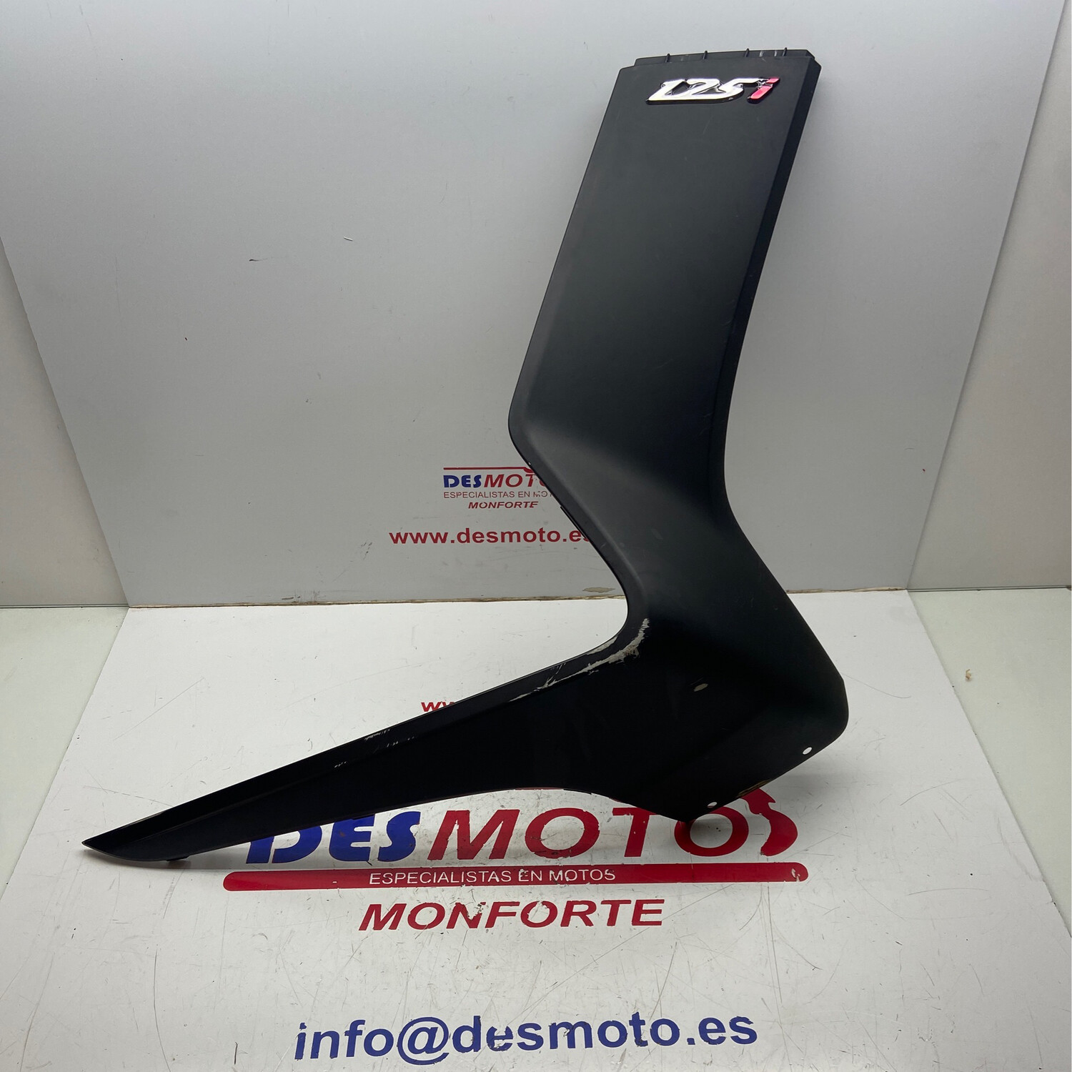 Boomerang delantero derecho KYMCO SUPERDINK 125 2009-2015