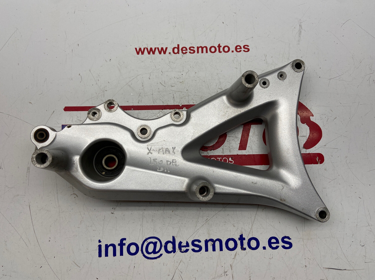 Soporte tubo de escape YAMAHA X MAX 250 2011