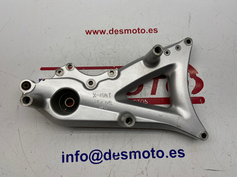 Soporte tubo de escape YAMAHA X MAX 250 2011