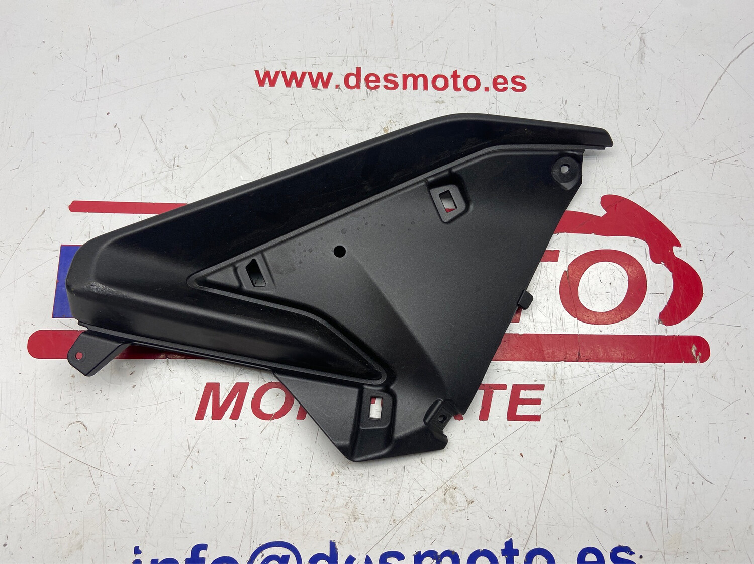 Tapa delantera izquierda HONDA FORZA 125 2017-2018