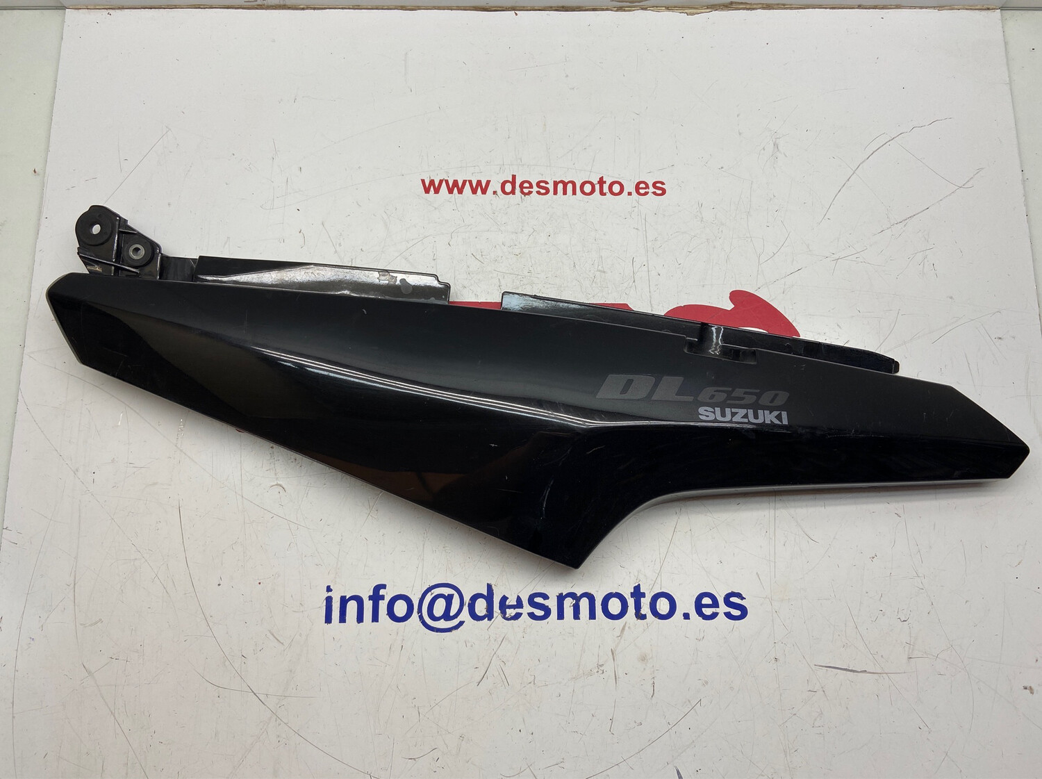 Lateral trasero izquierdo SUZUKI DL 650 VSTROM 2006