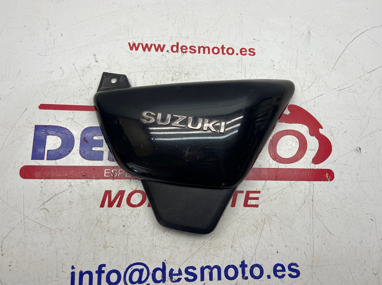 Tapa derecha SUZUKI MARAUDER 250