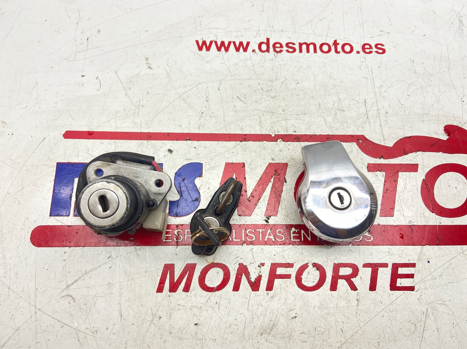 Conjunto de cerraduras con llave (se sale la llave) YAMAHA SR SPECIAL 250