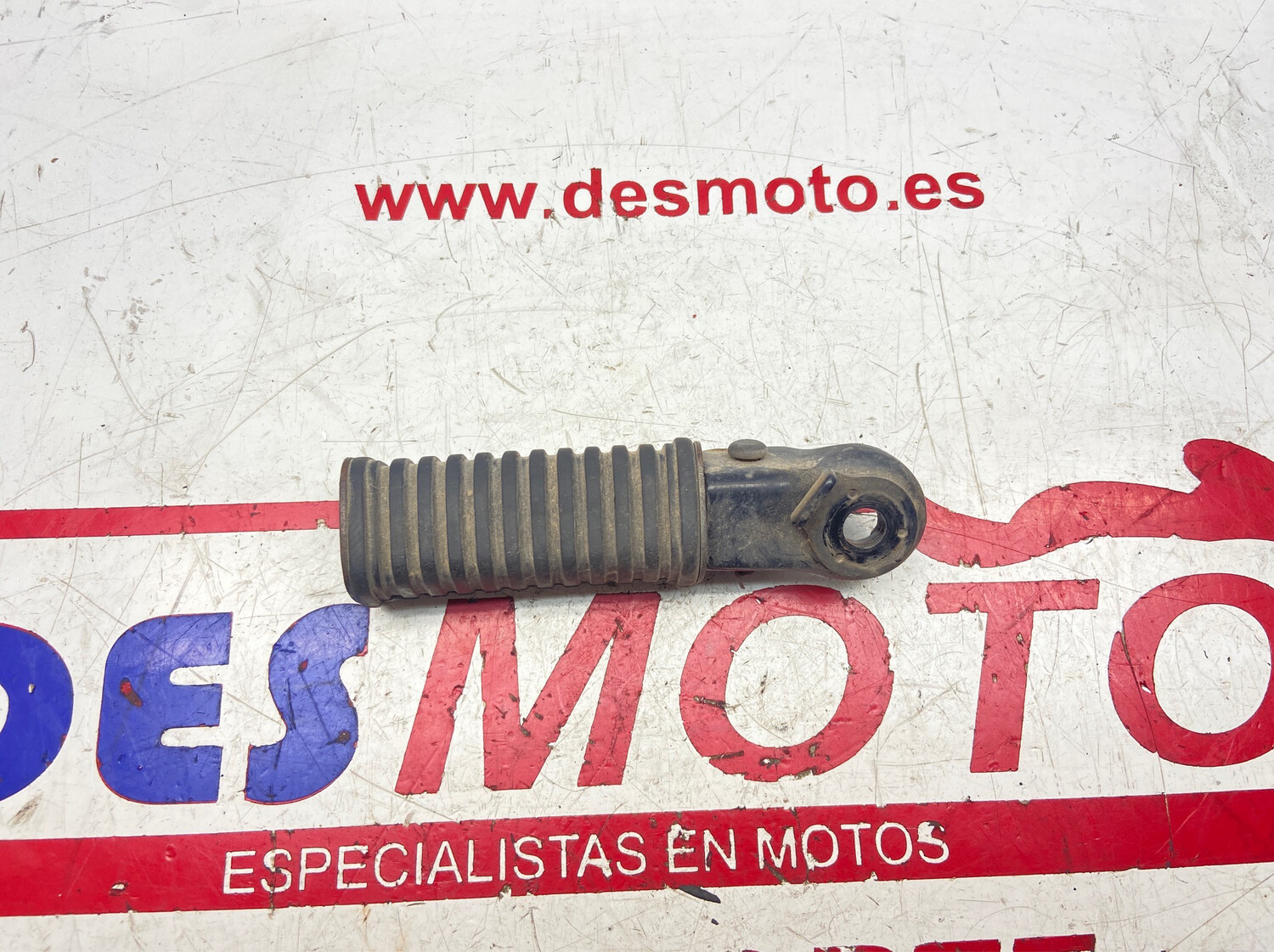 Posapie trasero izquierdo YAMAHA SR 250