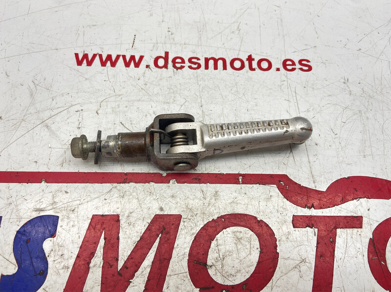 Posapie delantero derecho RIEJU RS2 MATRIX