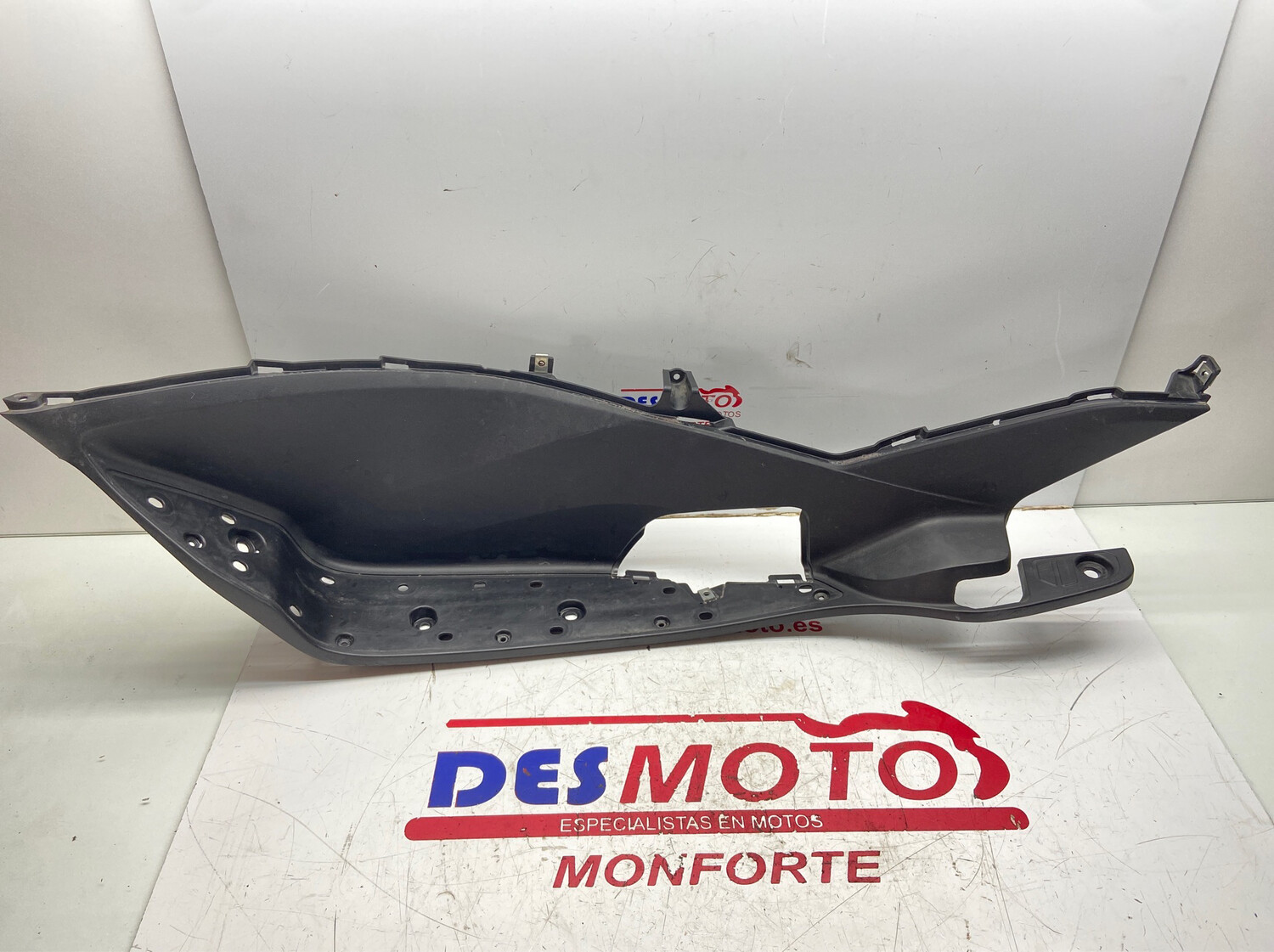Pisadera izquierda HONDA PCX 125 2016