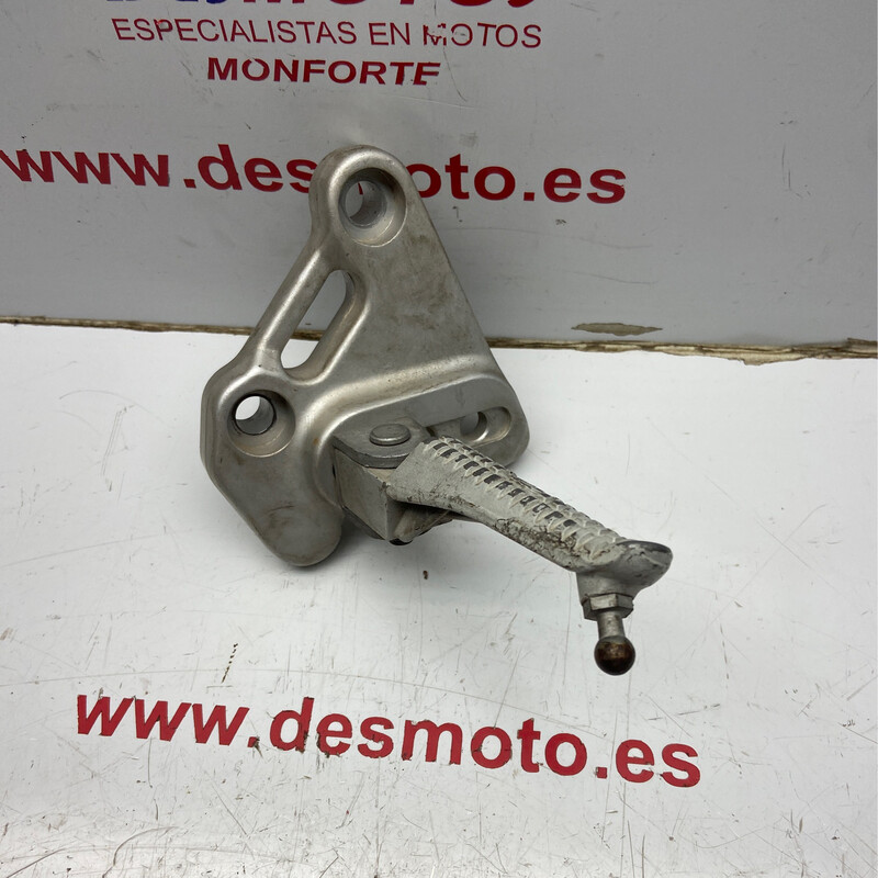 Soporte estribera delantera izquierda GILERA DNA 180 2005