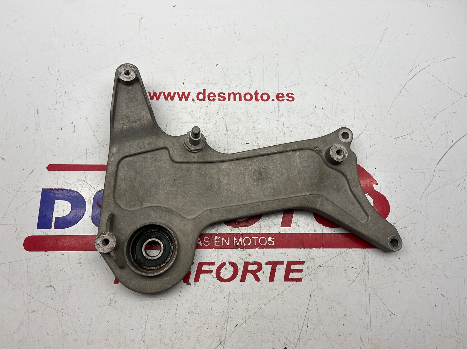 Soporte tubo de escape GILERA DNA 180 2005