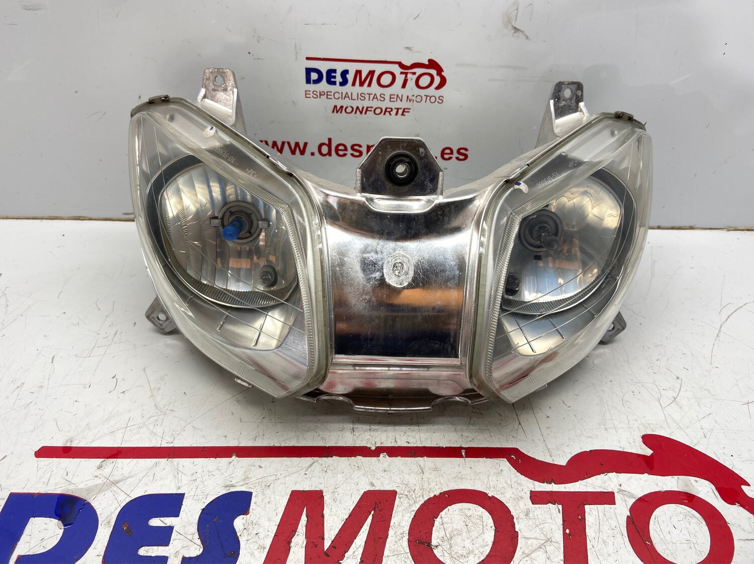 Faro YAMAHA X MAX 250 2011