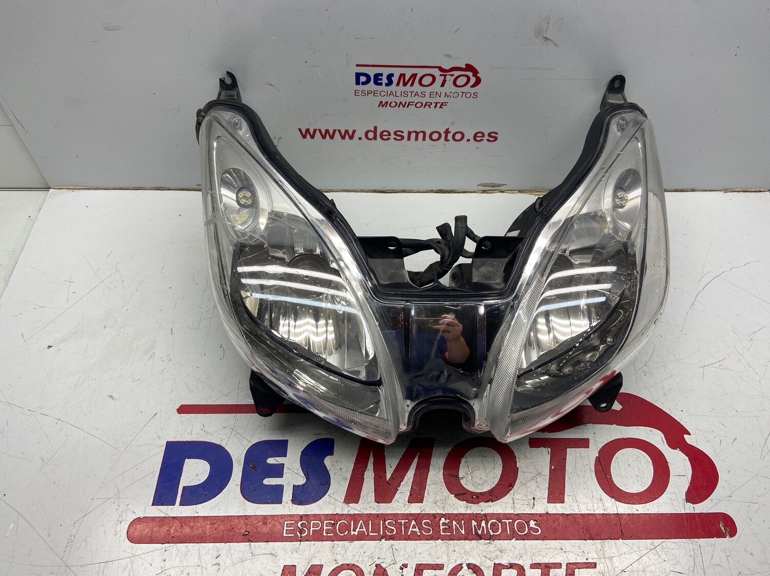 Faro (ver imágenes) YAMAHA X MAX 125 2006