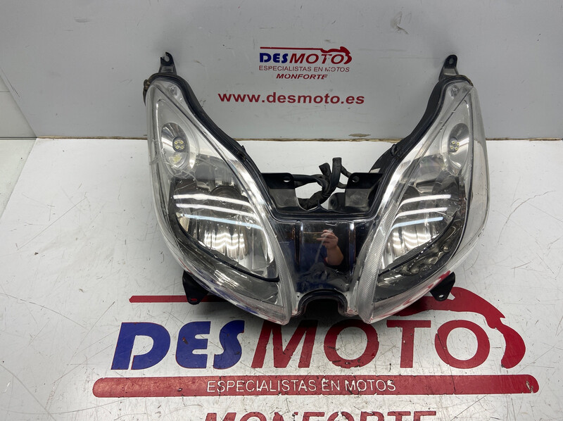 Faro (ver imágenes) YAMAHA X MAX 125 2006