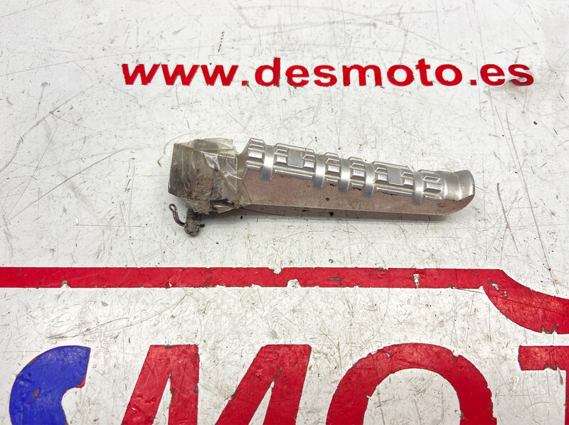 Posapie trasero izquierdo YAMAHA X MAX 250 2011