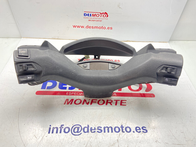 Tapa manillar (sin botones) YAMAHA X MAX 125/250 2006-2010