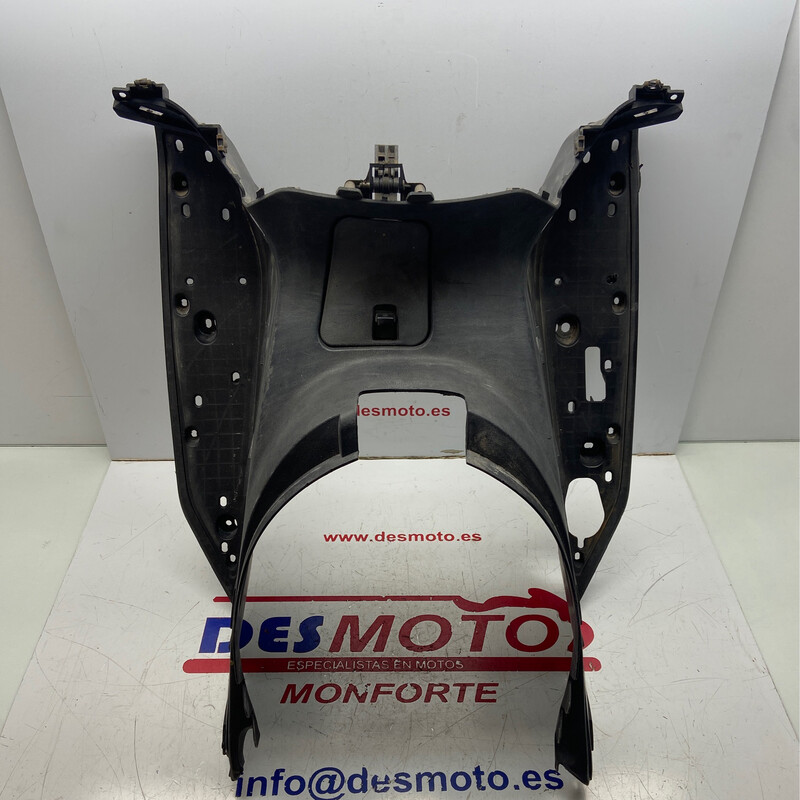 Piso YAMAHA X MAX 125/250 2006-2010