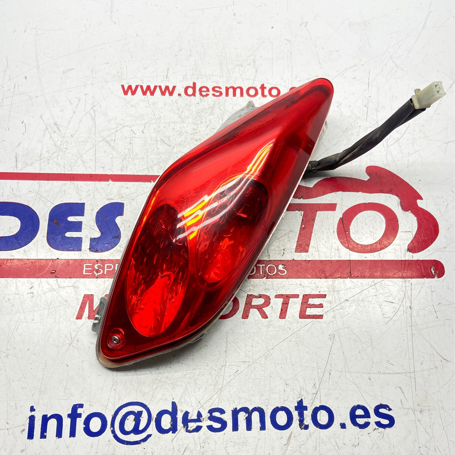 Piloto trasero derecho YAMAHA X MAX 125/250 2006-2010