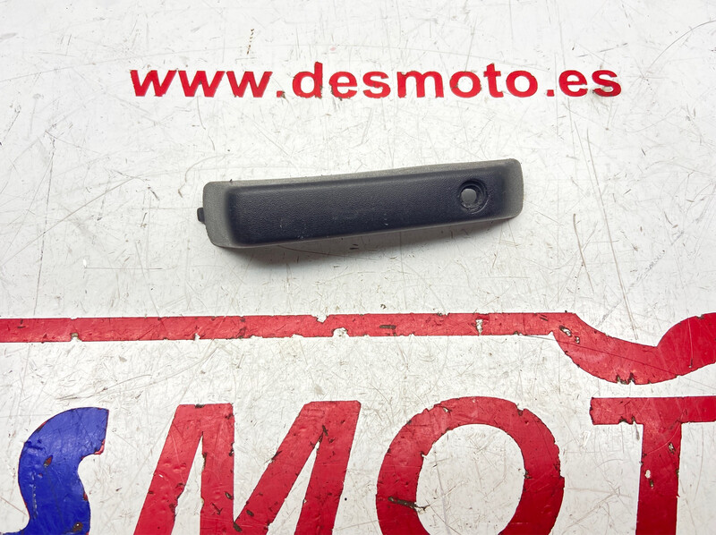Tapa lateral frontal YAMAHA X MAX 125/250 2006-2010