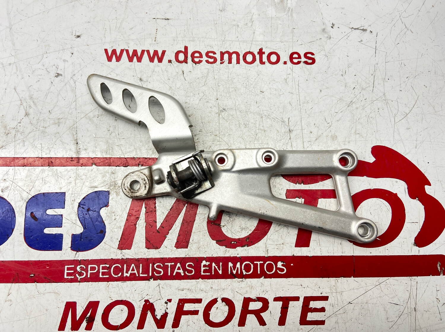 Estribera delantera derecha APRILIA RS4 125 2011-2015