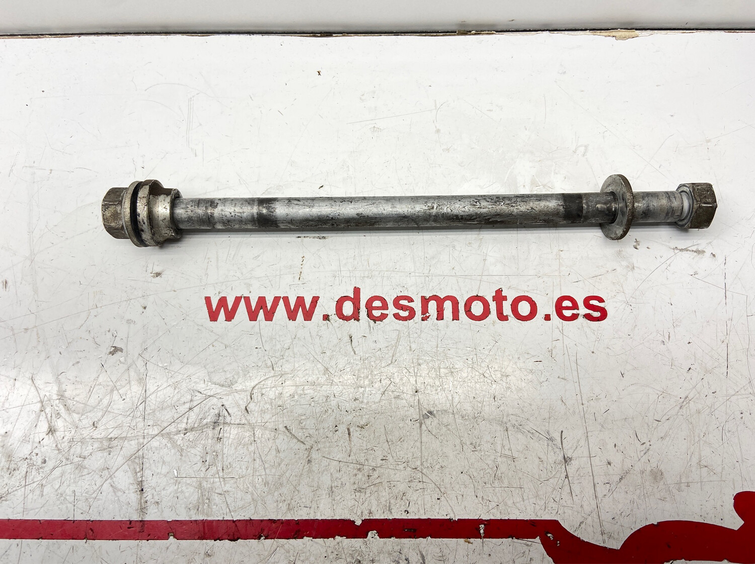 Eje rueda trasera APRILIA RS4 125 2011-2015